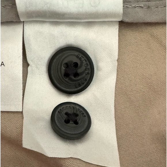 H&M MEN’S KHAKI CHINO SHORTS - Picture 7 of 9